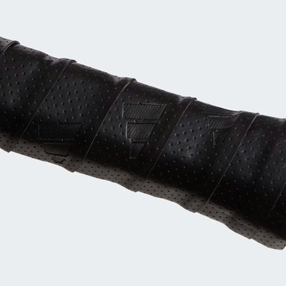 Close up image of the adidas overgrip, showing the grip on the padel racket. In black 